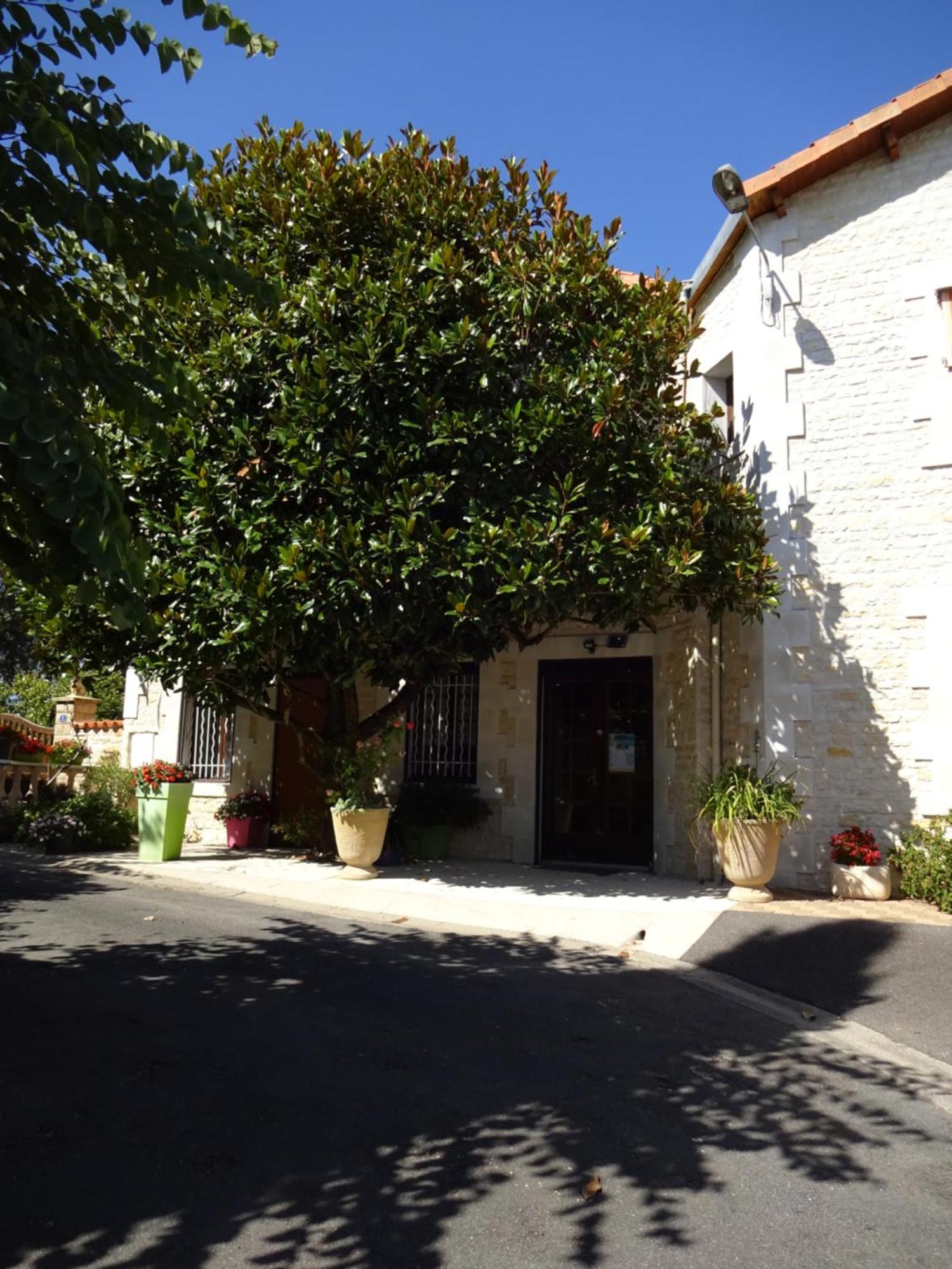 Hotel Aux Orangers Luxé Esterno foto